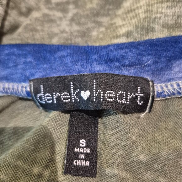 Derek Heart T-Shirt - Picture 2 of 3